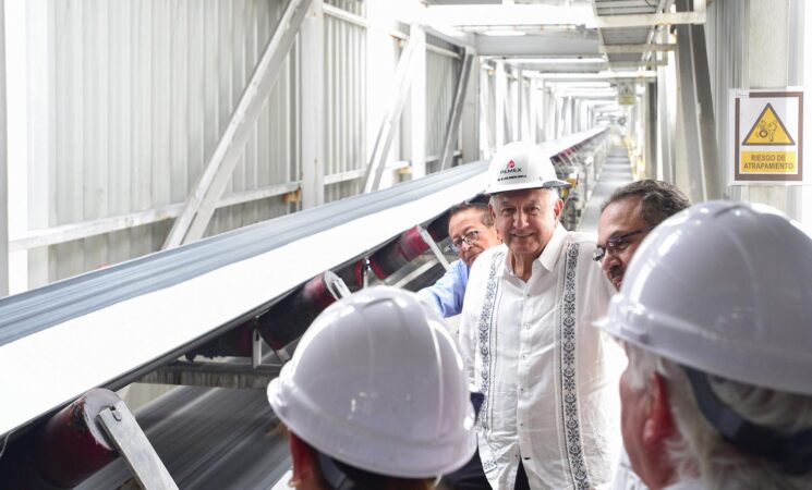 Fortalecimiento de plantas de fertilizantes beneficiará a 2 millones de productores, pequeños propietarios y ejidatarios: AMLO