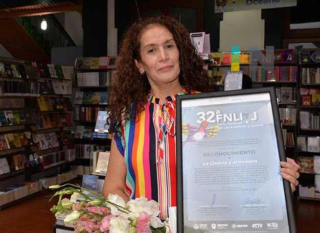 La Ciencia y el Hombre de la UV recibió premio en la 32 FNLIJ