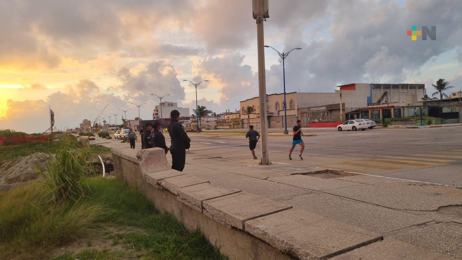 Policía municipal de Coatzacoalcos vigila malecón costero