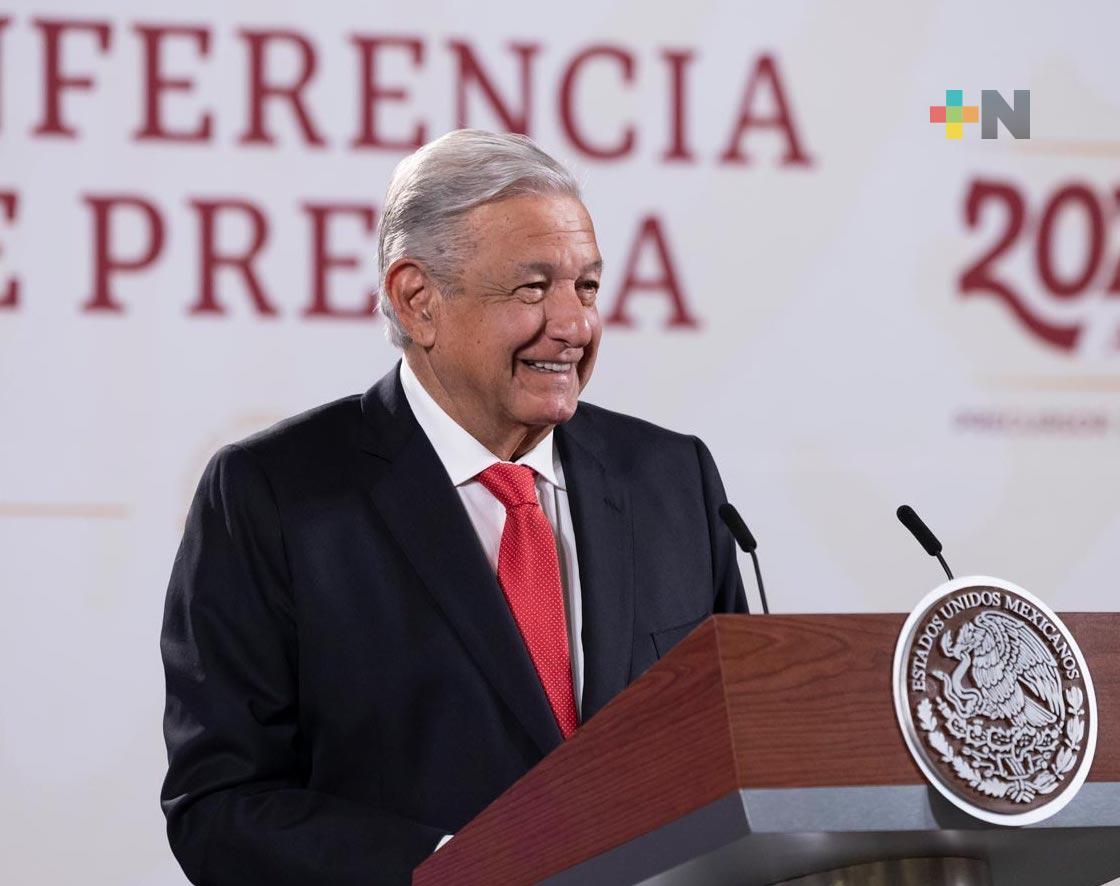 Médicos cubanos percibirán similar salario que los especialistas mexicanos: AMLO