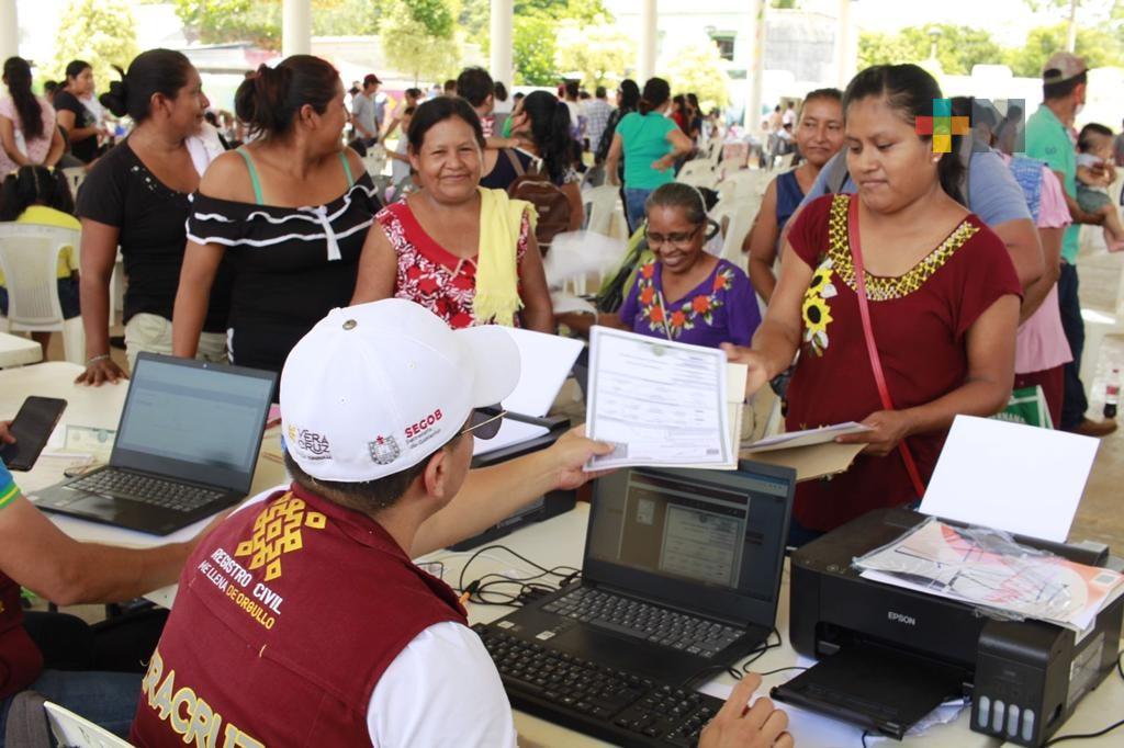 Brigada Itinerante del Registro Civil atiende más de 2 mil 200 personas, en Santiago Sochiapan y Playa Vicente