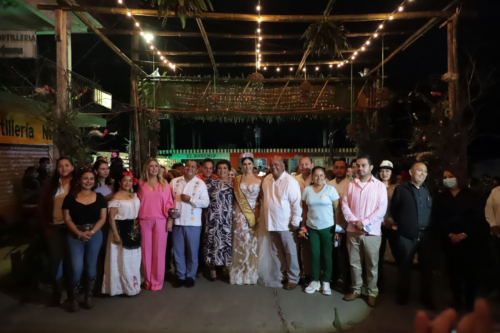 Secretario Eric Cisneros asiste a fiestas de Santiago Apóstol en Totutla