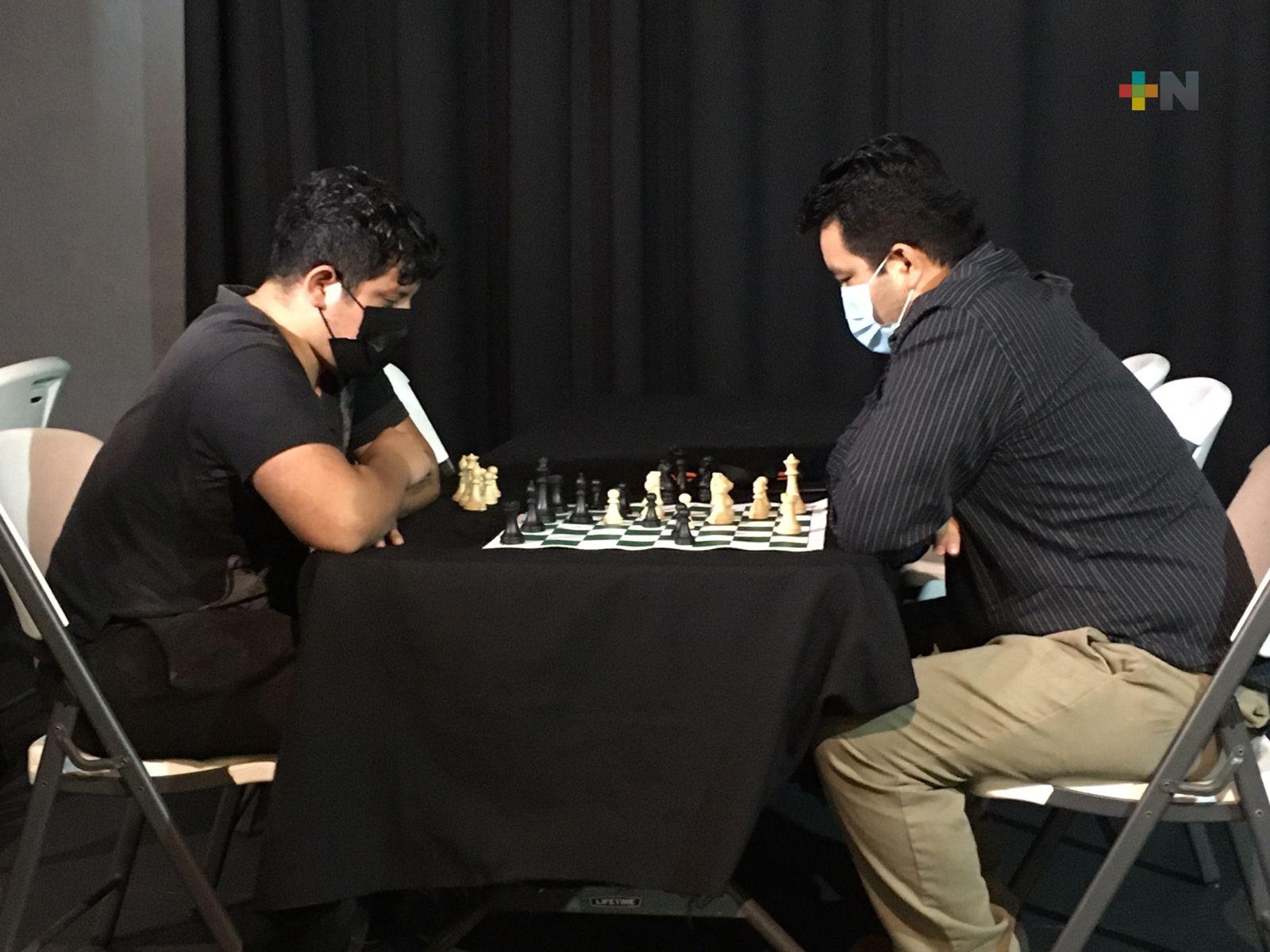 Continúan en el Centro Recreativo Xalapeño los talleres de ajedrez