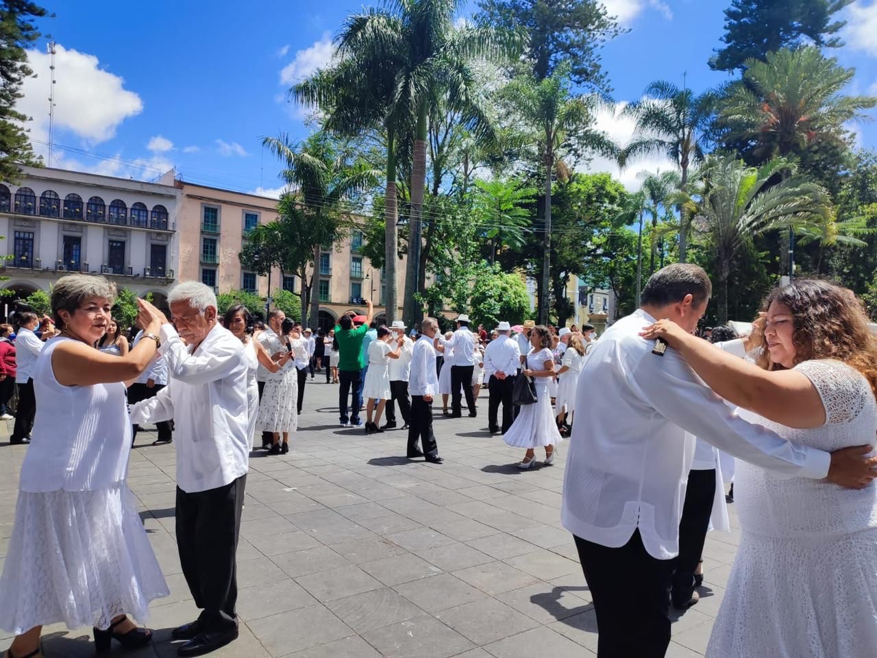 Clausuran evento Danzoneando en Xalapa