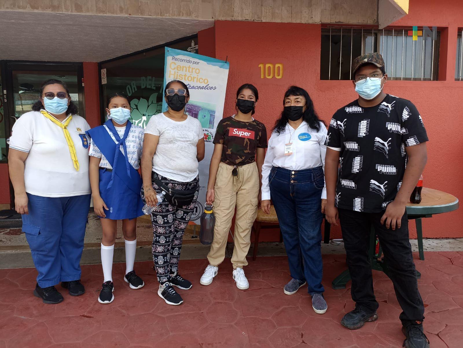 Familias recorrieron el centro histórico de Coatza