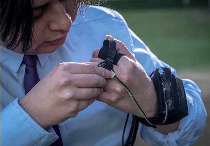 Con pulsera inteligente, politécnicos detectan episodios de estrés académico