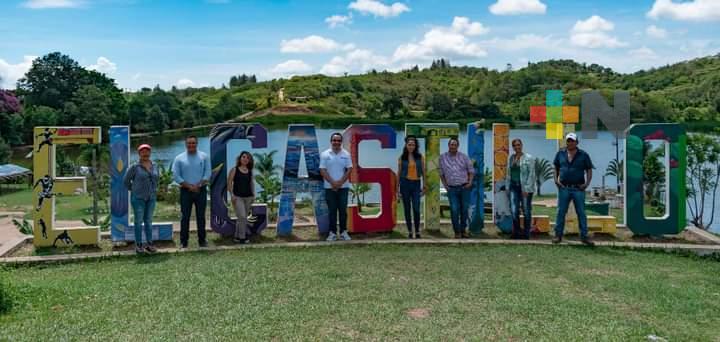 Ayuntamiento de Xalapa continúa con trámites para concretar panteón en congregación El Castillo 