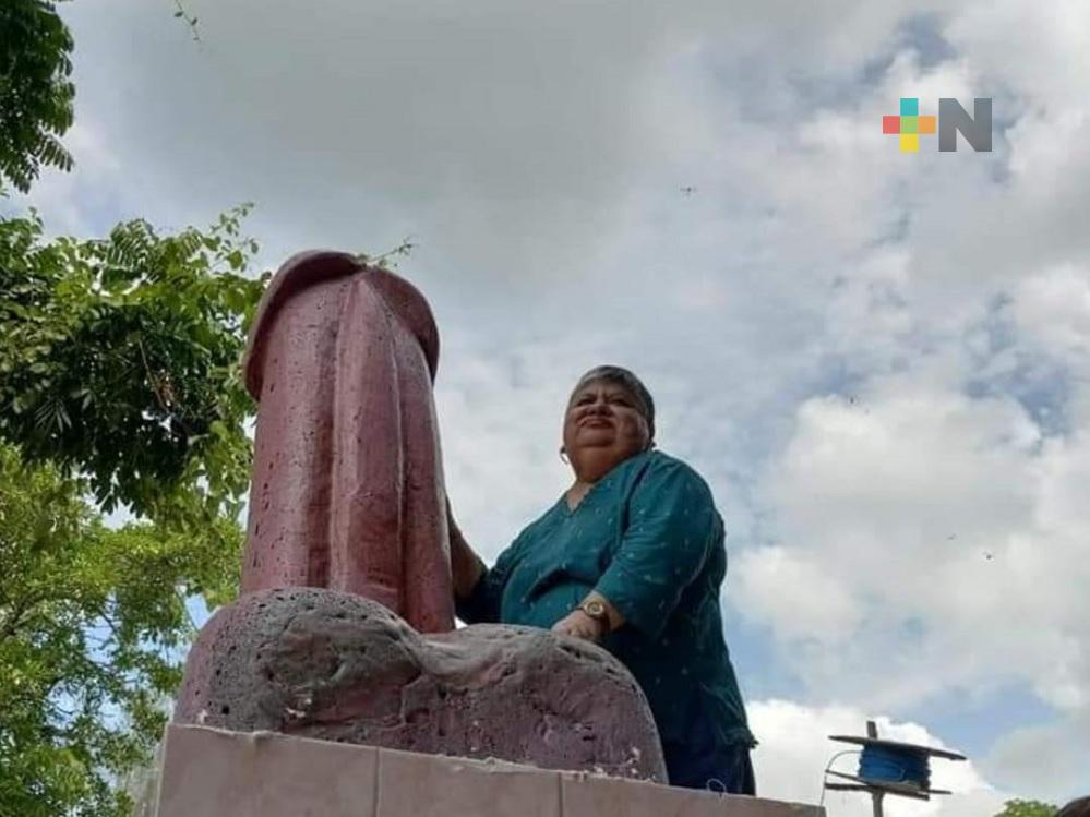 En un panteón de Misantla develan monumento al pene