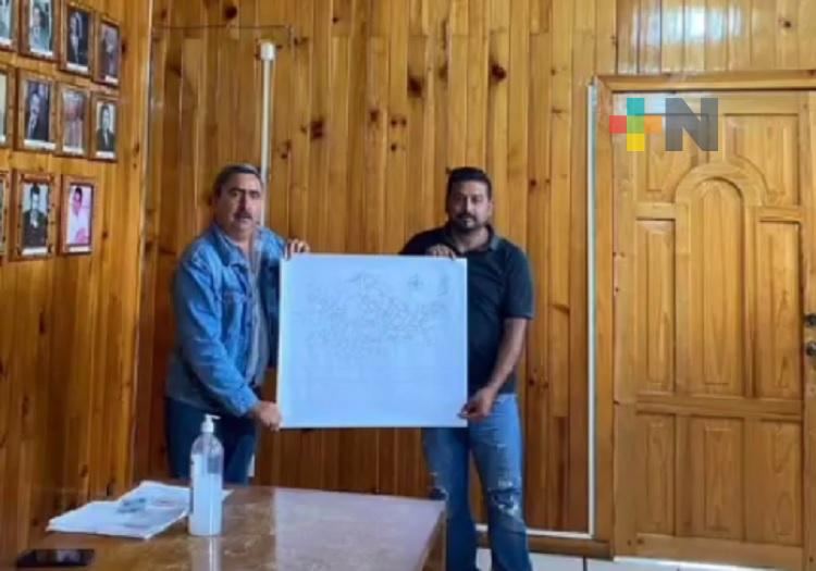 Entregan cartografía y planos a cuatro manzanas de la cabecera municipal de Huayacocotla