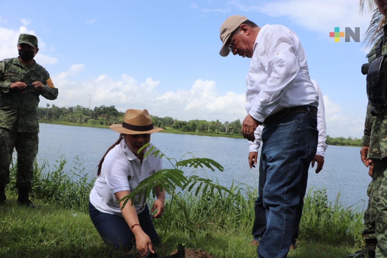 Tuxpan se sumó a la campaña “Fabriquemos agua reforestando”