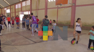 Coacoatzintla recauda y dona material deportivo a escuela municipal de baloncesto