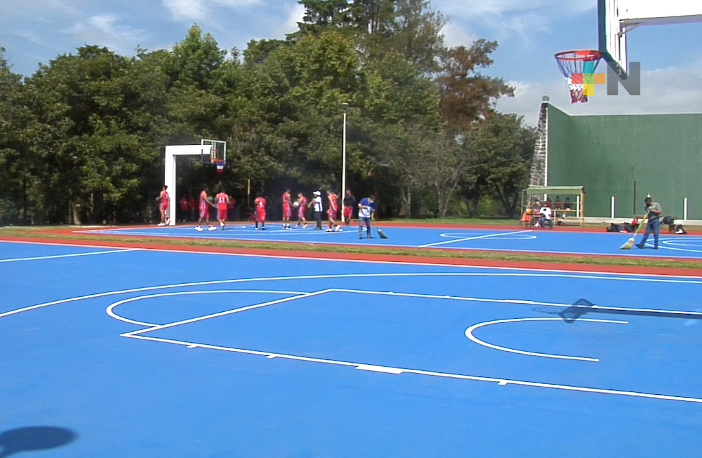 Reinauguran canchas en Benemérita Escuela Normal Veracruzana