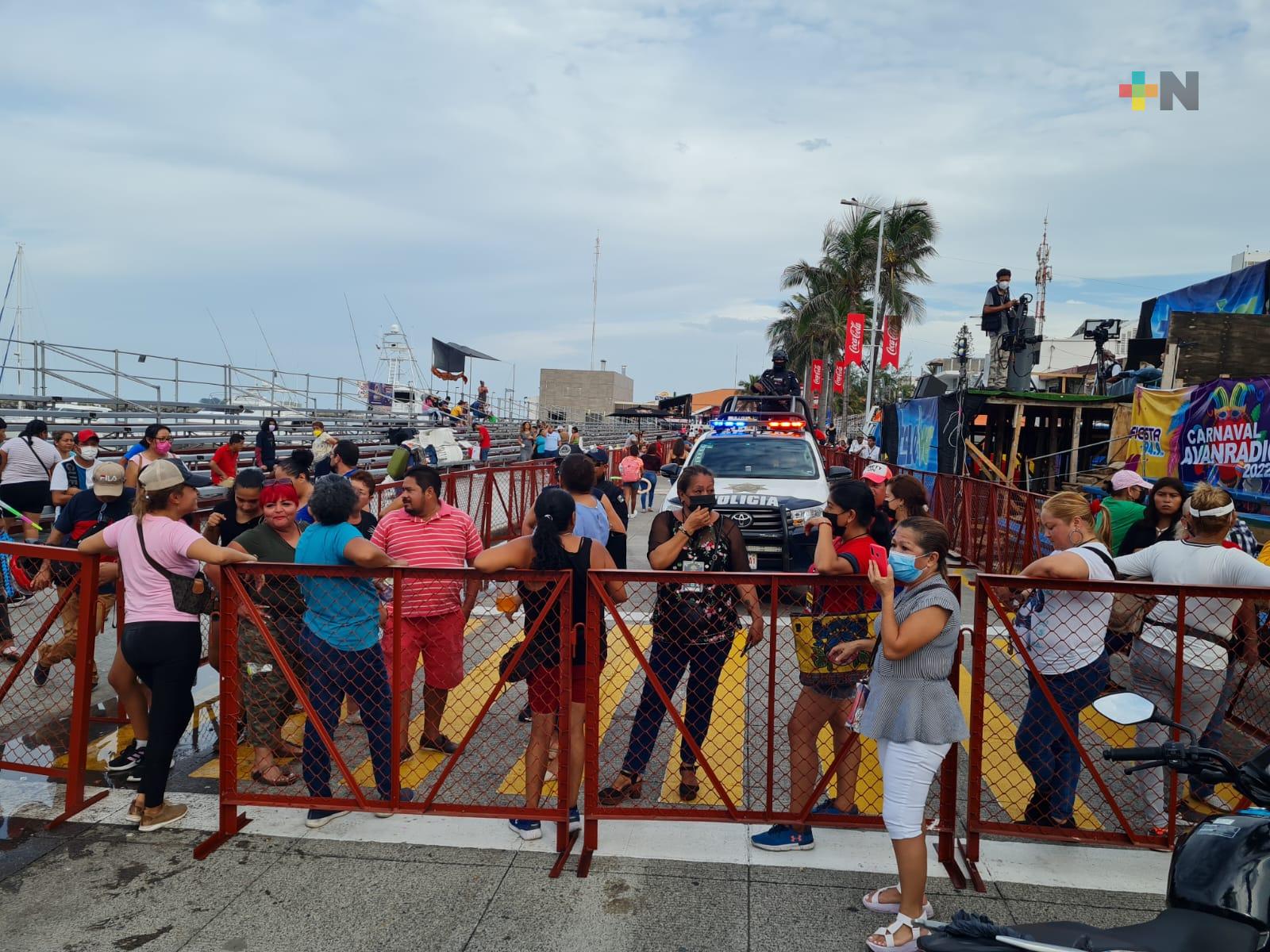 Graderos hacen su carnaval, antes del paseo y exigen cobrar cuando «era gratis»