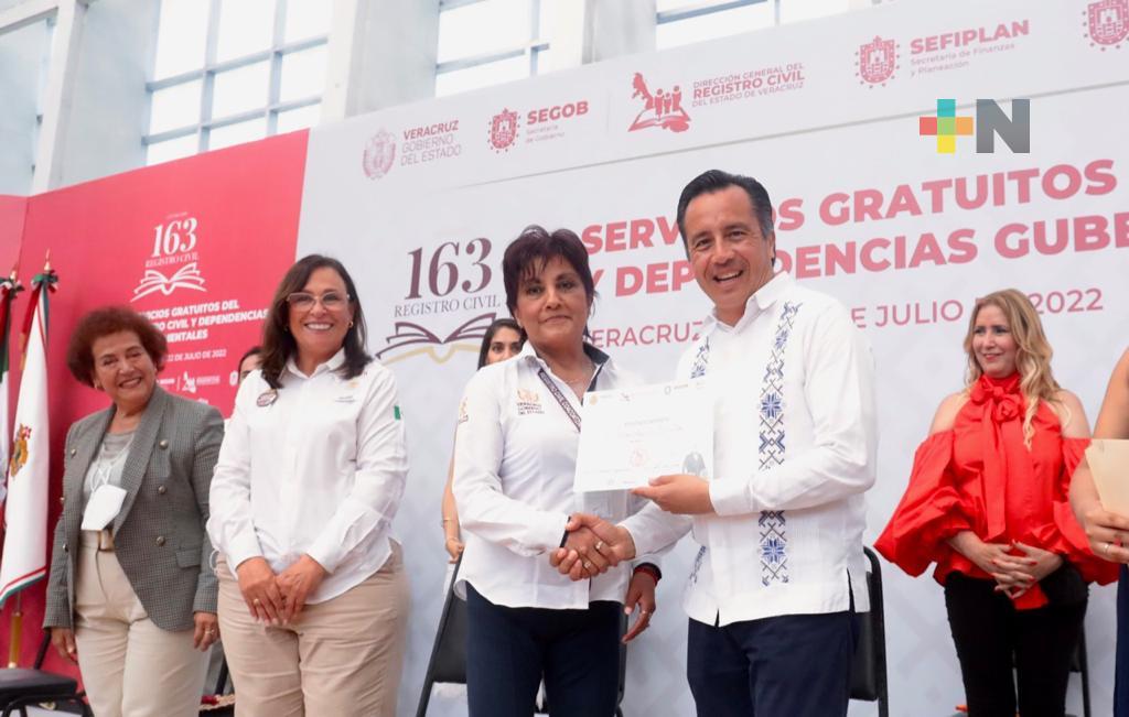 Realiza Gobierno del Estado trámites gratuitos por 163 años del Registro Civil