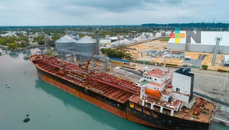 Más de 13 mdp invertidos en mantenimiento del recinto portuario de Coatza