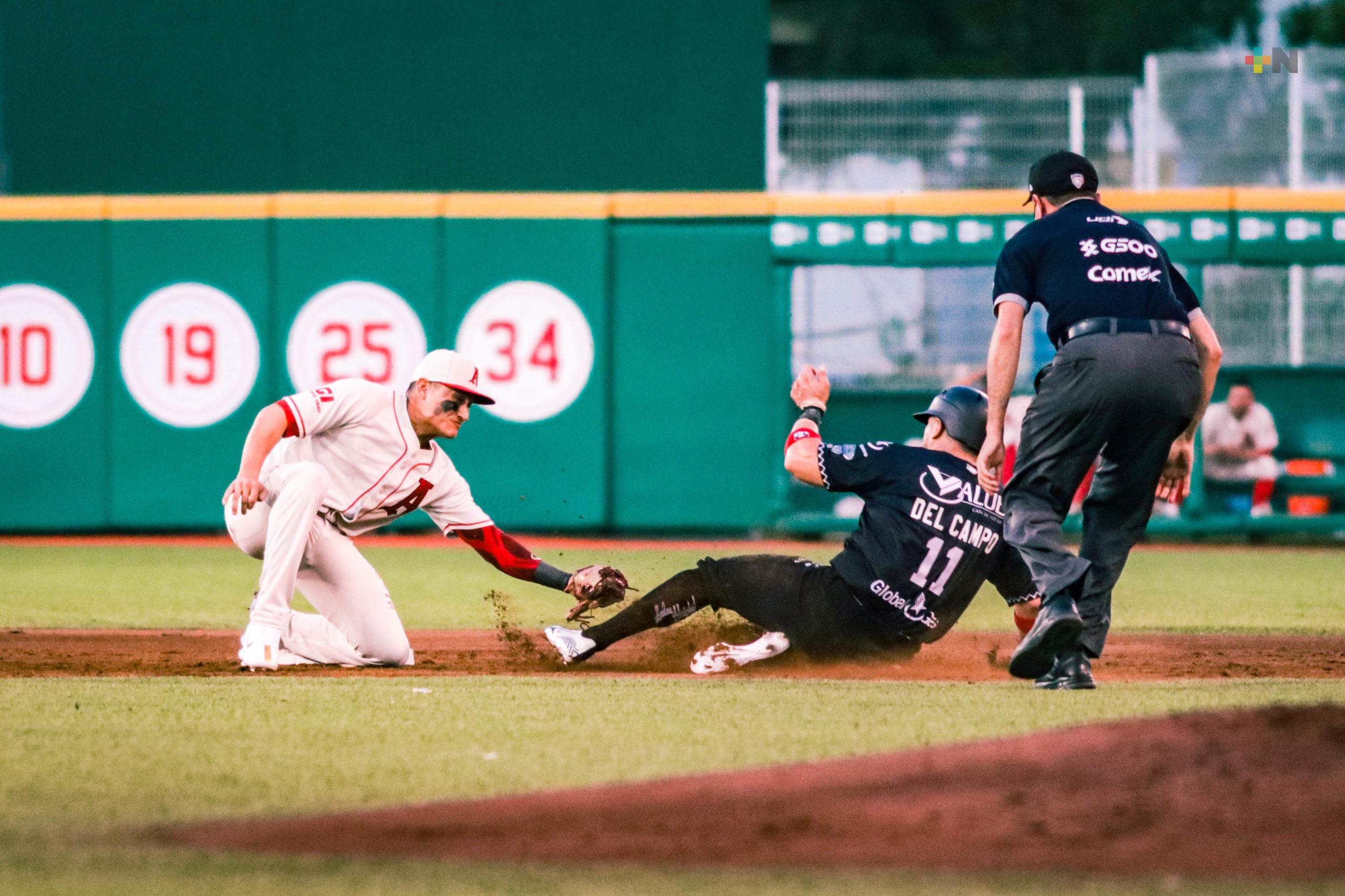 El Águila barrió a los Mariachis, gana por 5-1 el tercer juego