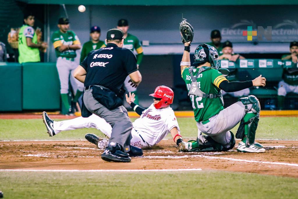 El Águila venció por 8-1 a Durango y evitó la barrida en casa