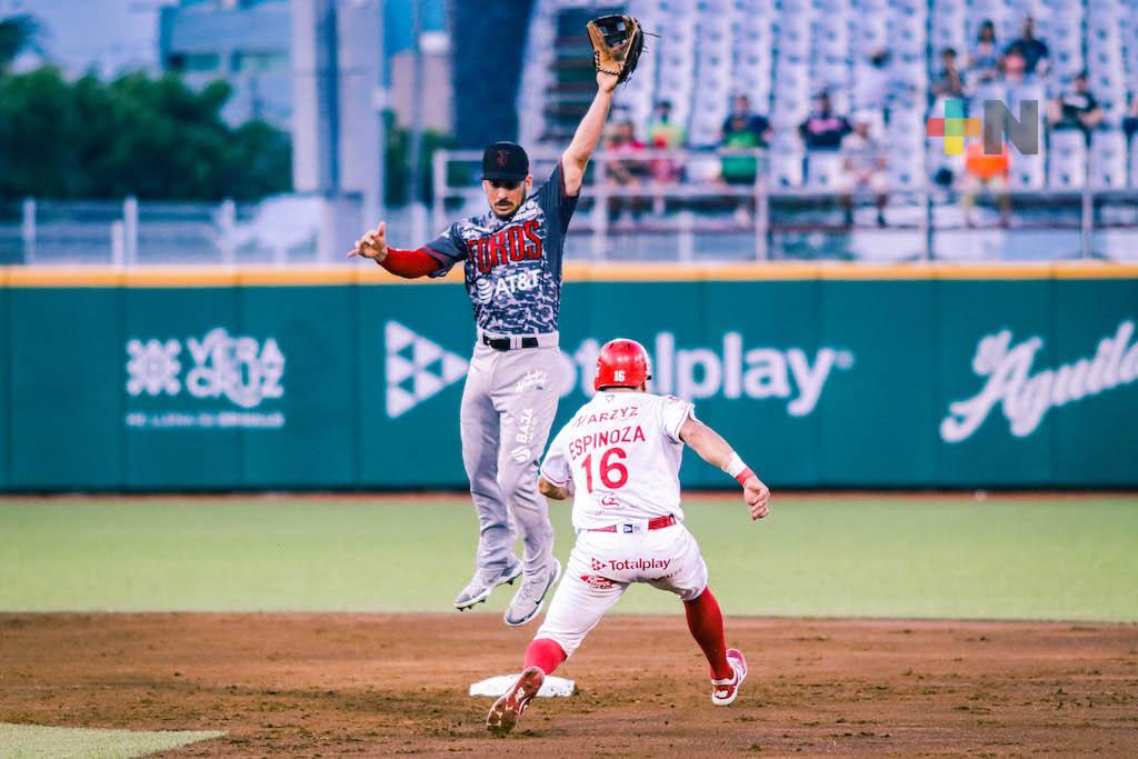 Toros embisten al Águila, ganan por pizarra de 3-2