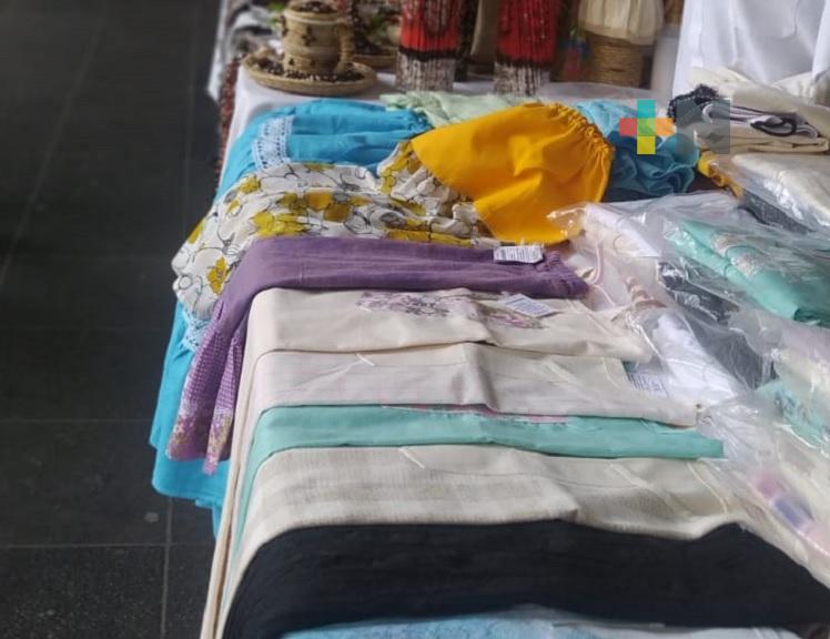 SEV preserva tradiciones con relatos y talleres de producción textil