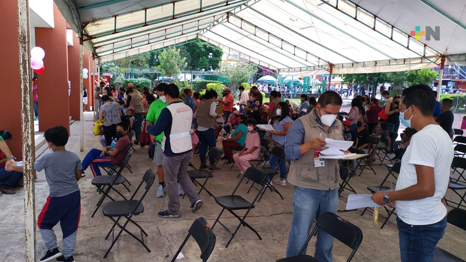Segundo día de vacunación de población  de 5 a 11 años en Coatepec