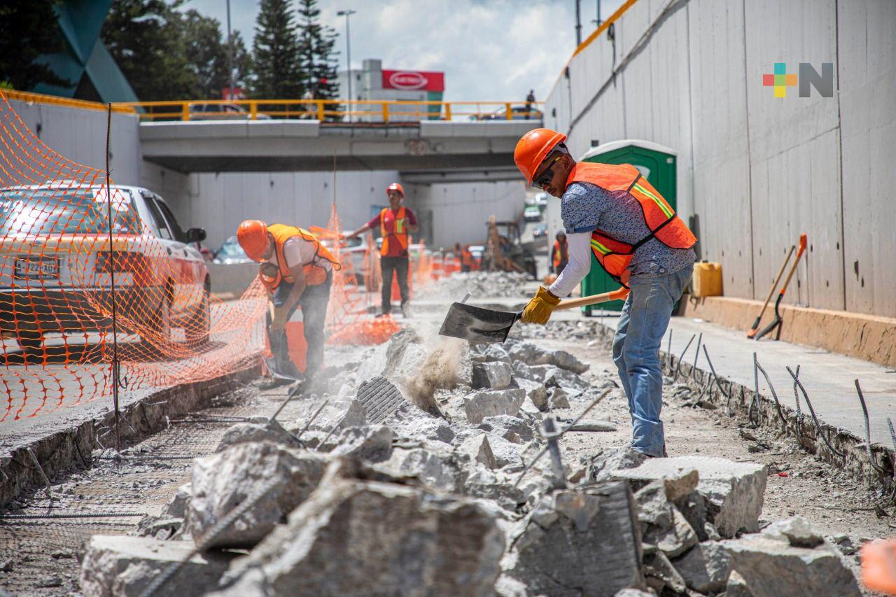 Xalapa y Gobierno estatal rehabilitan pavimento hidráulico en Lázaro Cárdenas