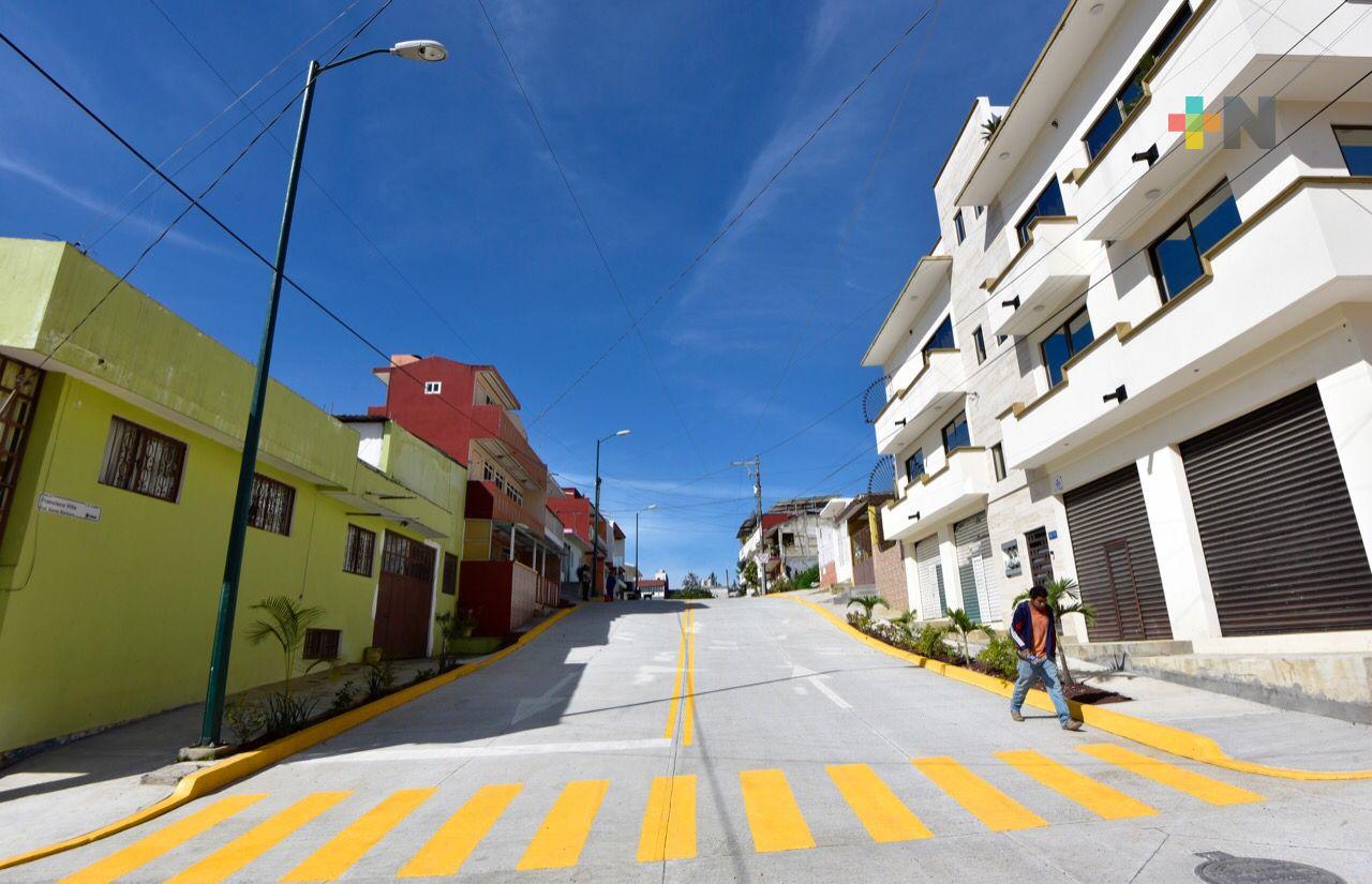 En Xalapa inauguran pavimentación con concreto hidráulico en calle Francisco Villa