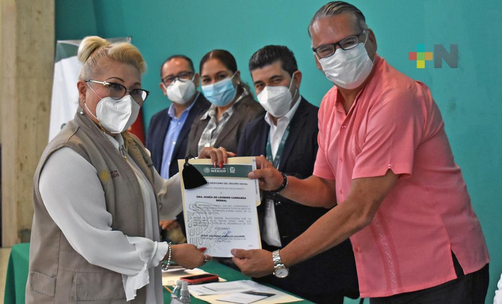 Entregó IMSS Veracruz Norte reconocimientos por 25 y 30 años de servicio laboral