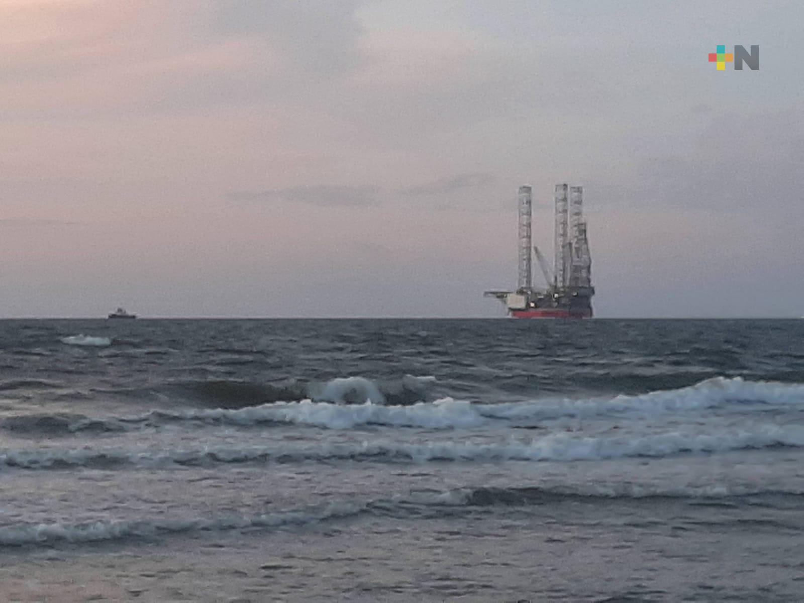 Debido a plataformas petroleras, se irá reduciendo áreas de pesca en Coatza
