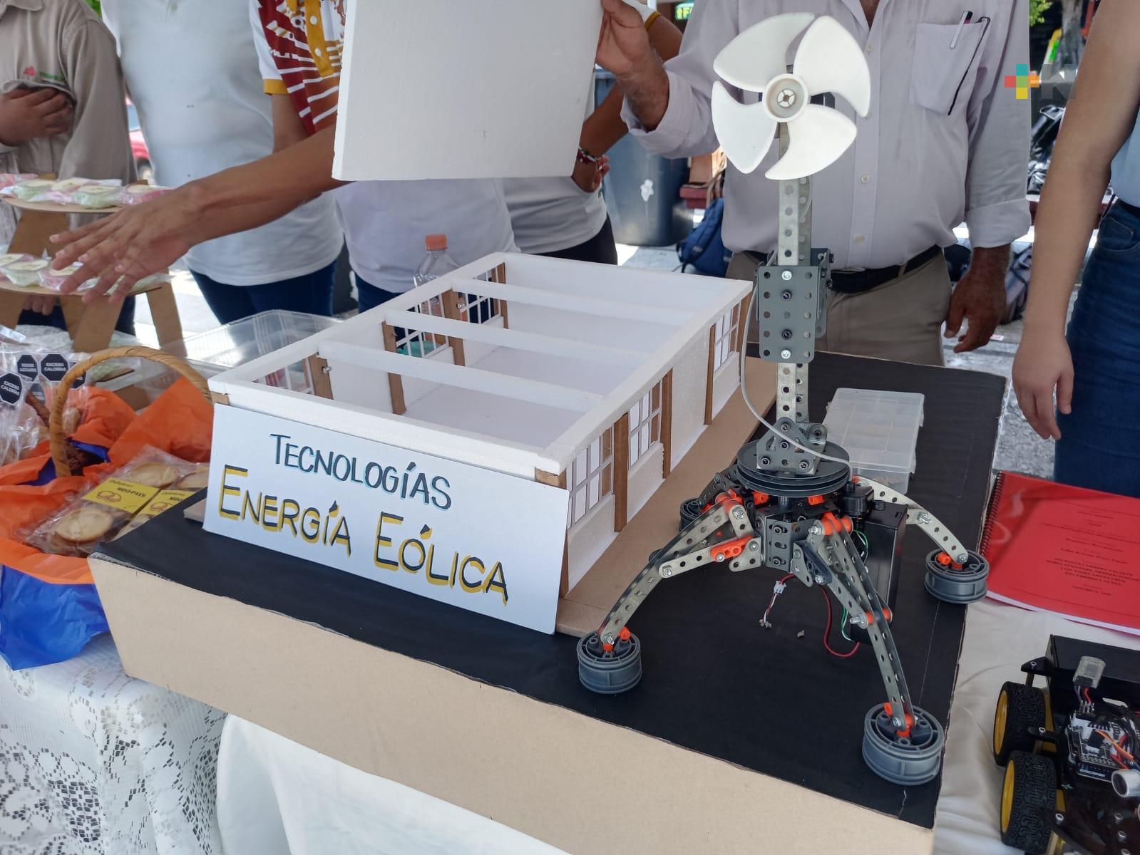 Presentan proyectos tecnológicos y de emprendimiento de escuelas secundarias de zona 19 en Coatzacoalcos