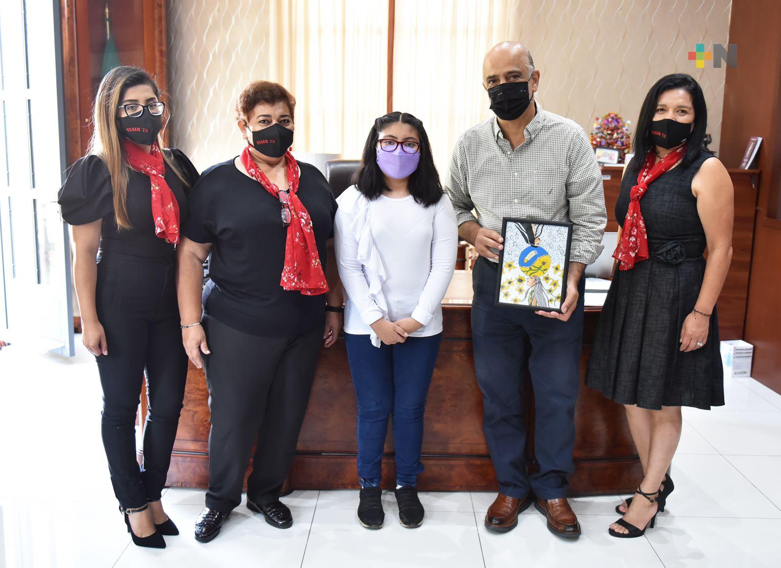 Alcalde xalapeño recibe a estudiante, participante en Visualización Emocional