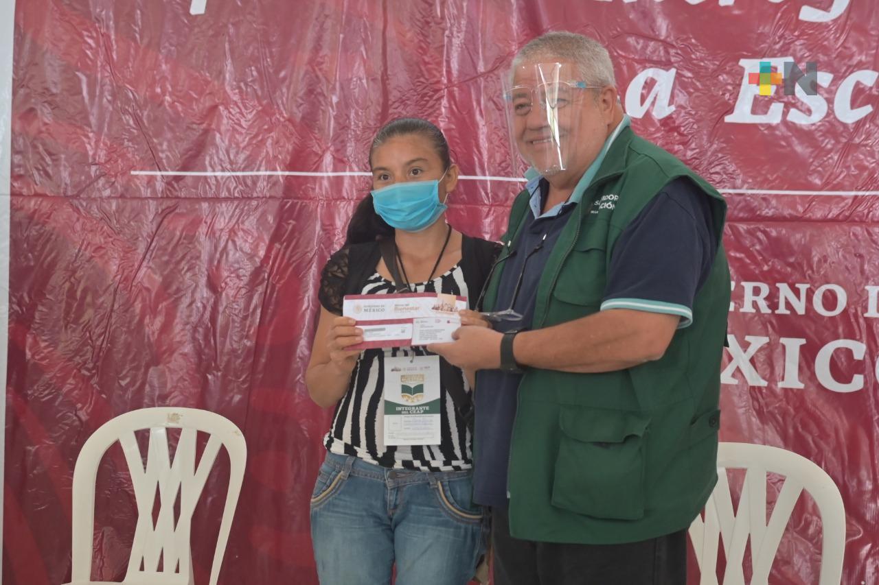 Entregan tarjetas «La Escuela es Nuestra» en Tantoyuca