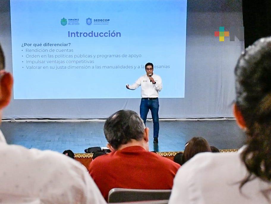 Imparte Sedecop taller sobre artesanías y manualidades, en Córdoba