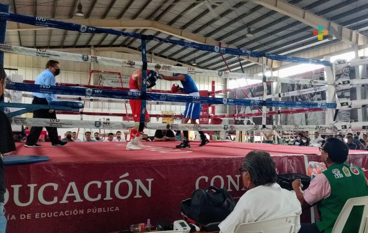 «Rapidito» López triunfó en función de boxeo Guerra de Novatos