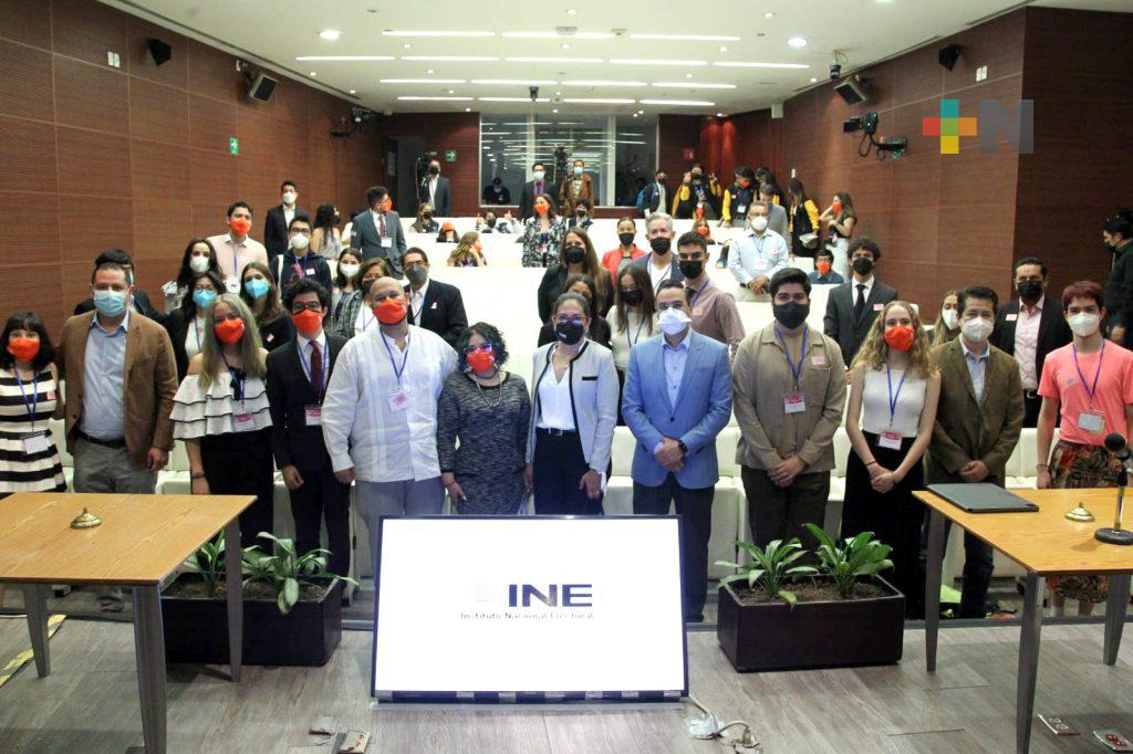 INE y AMD celebran la Gran Final del torneo México Debate 2022
