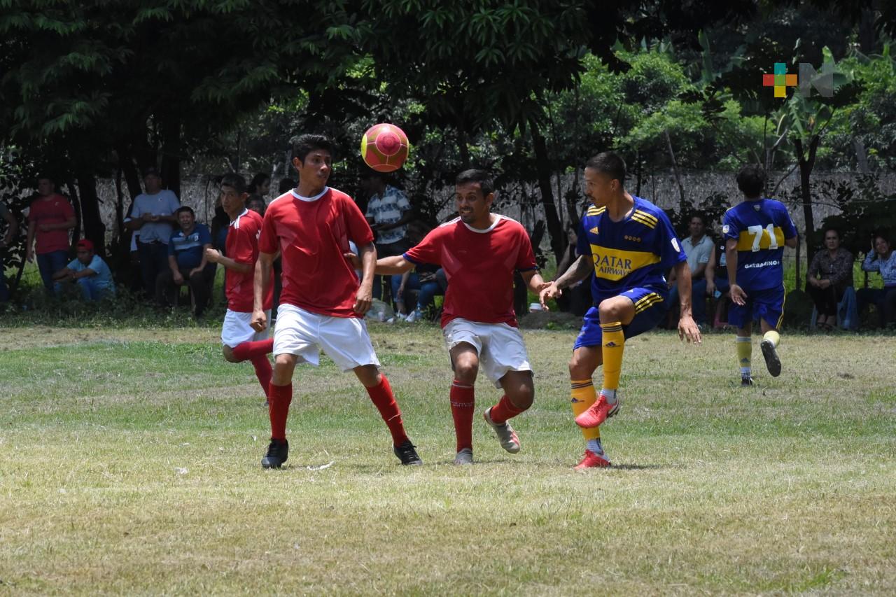 Gallos de Villanueva, campeones de Liga de Futbol, en Chicuasen