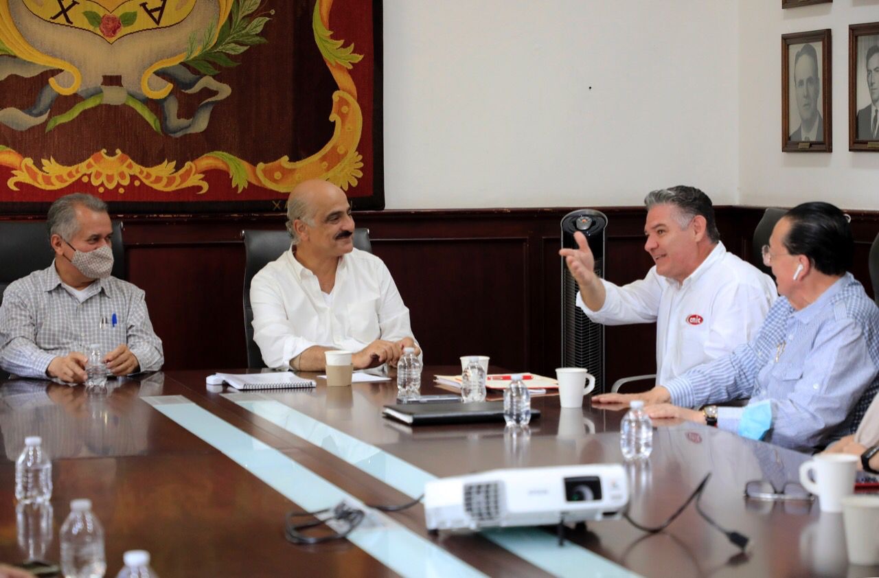 Fortalecen Ayuntamiento y CMIC lazos de cooperación