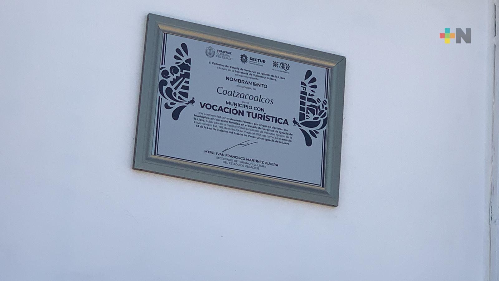 Con placa reconocen a Coatzacoalcos como ciudad con vocación turística