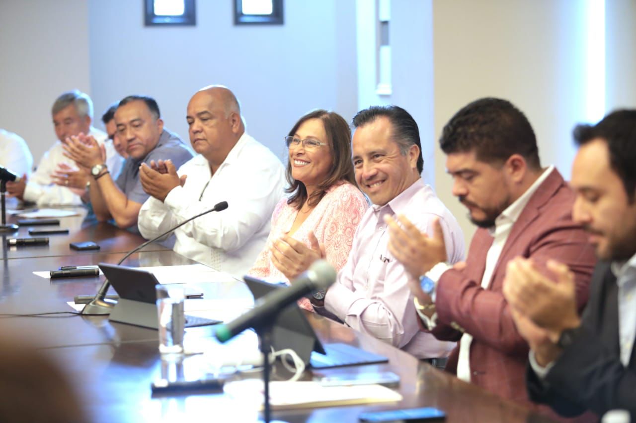 Auge del mercado industrial, oportunidad para profesionistas egresados de los tecnológicos de Veracruz: Gobernador