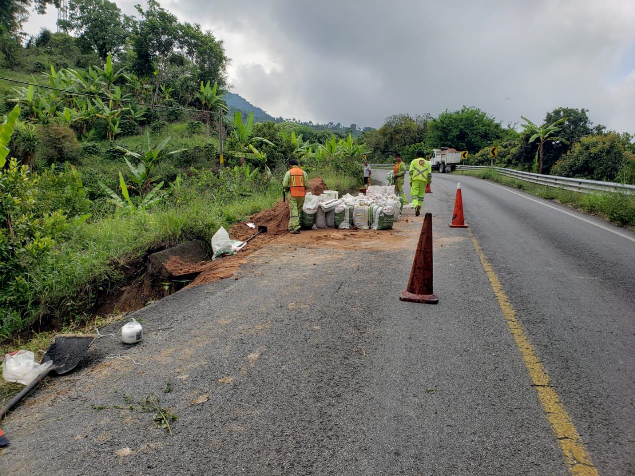Atiende SCT Veracruz deslaves en carreteras por lluvias