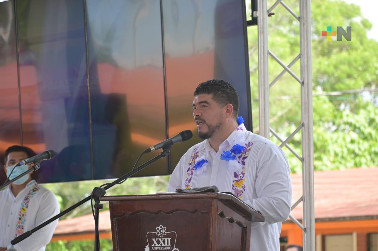 Acude secretario Zenyazen Escobar a Expo Feria Educativa de la Huasteca Baja