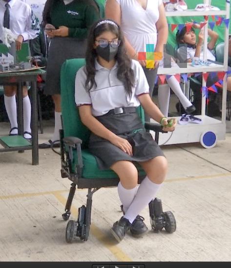 Desarrollan alumnos de Conalep silla motorizada para taxista con discapacidad