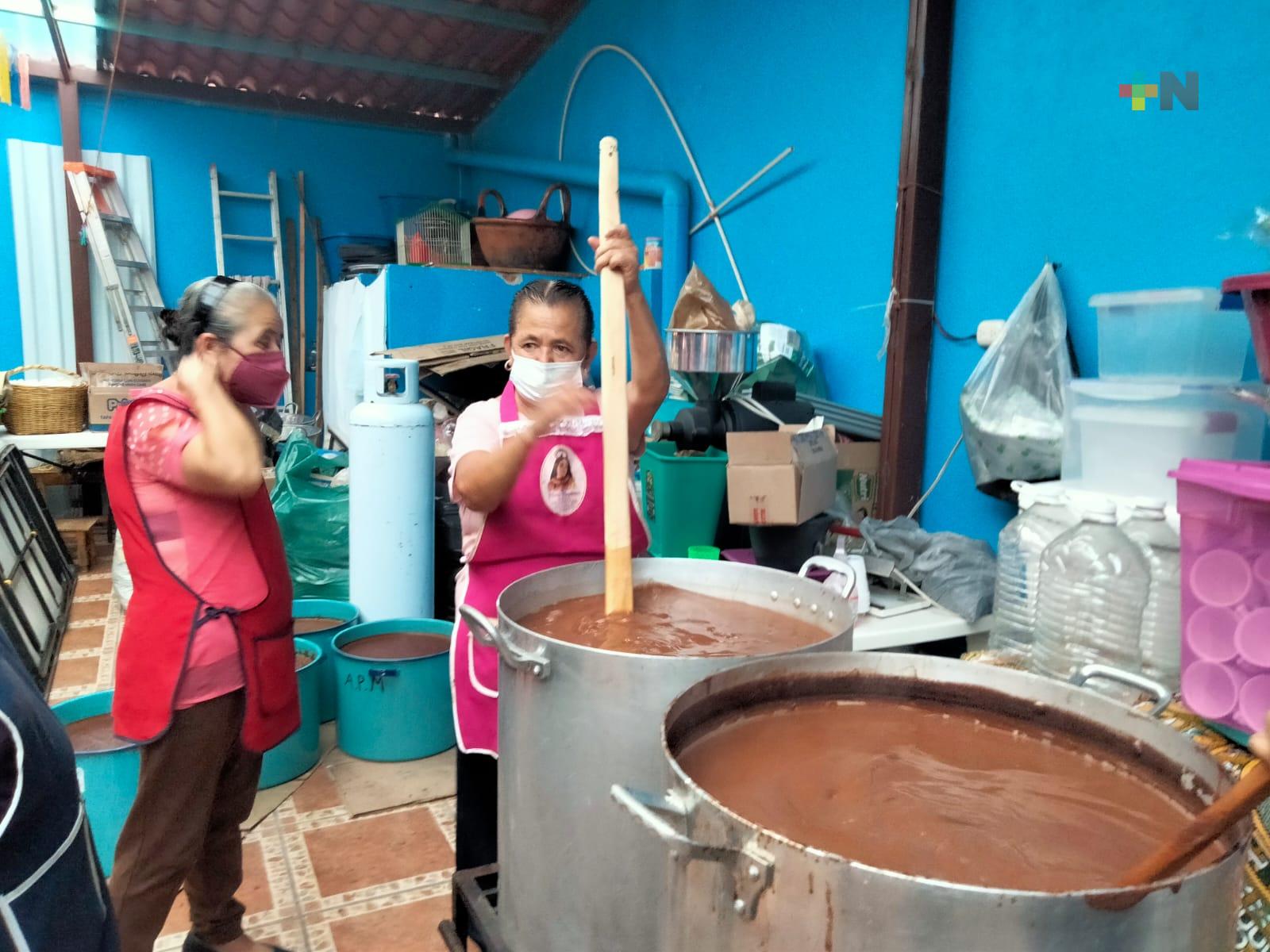 En Xico, mayordomos participan en ofrenda a Santa María Magdalena