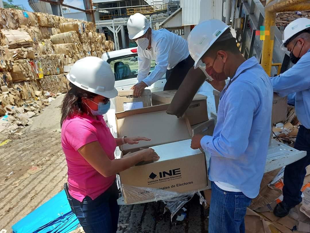 En Coatzacoalcos, INE destruye listas nominales utilizadas para Revocación de Mandato