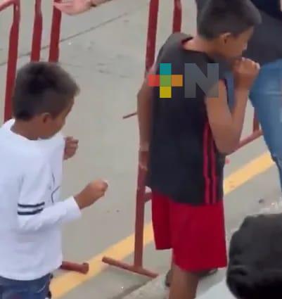 Exhiben a menores fumando previo a un  desfile del Carnaval de Veracruz