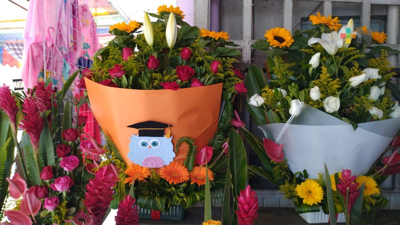 Reportan bajas ventas de flores por graduaciones escolares