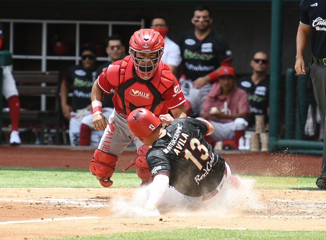 Diablos Rojos ganan por 11-6 y barren al Águila, en CDMX