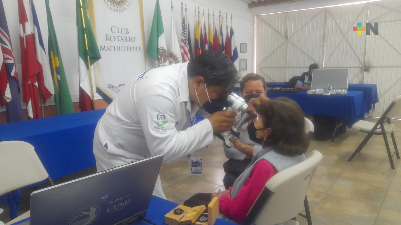 Club Rotario Macuiltépetl realiza jornada de salud visual