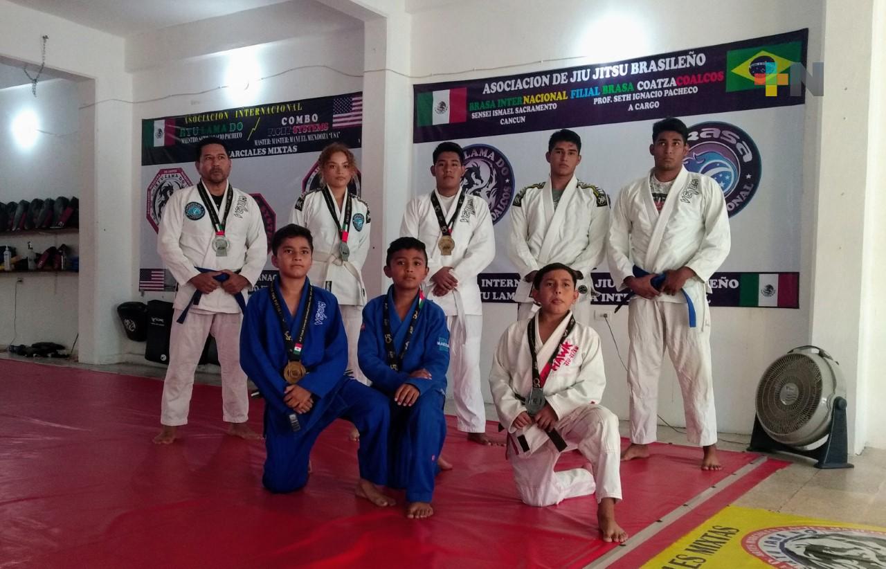 Academia Ryu Lama Do logró 14 medallas en internacional de jiujitsu de Cancún