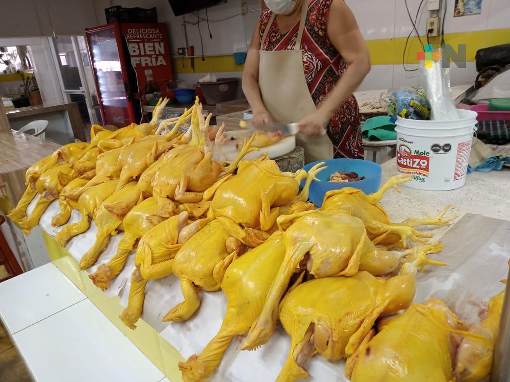 Sube el precio del pollo fresco en mercados de Veracruz