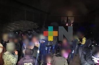 Identifica INM a 225 personas de Centro y Sudamérica ocultas en una bodega en Jilotepec